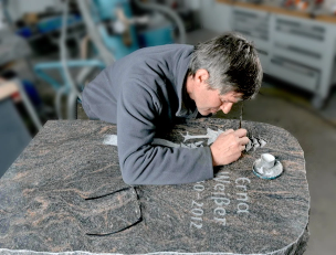 GPG Granit fait fabriquer votre monument funéraire sur-mesure.