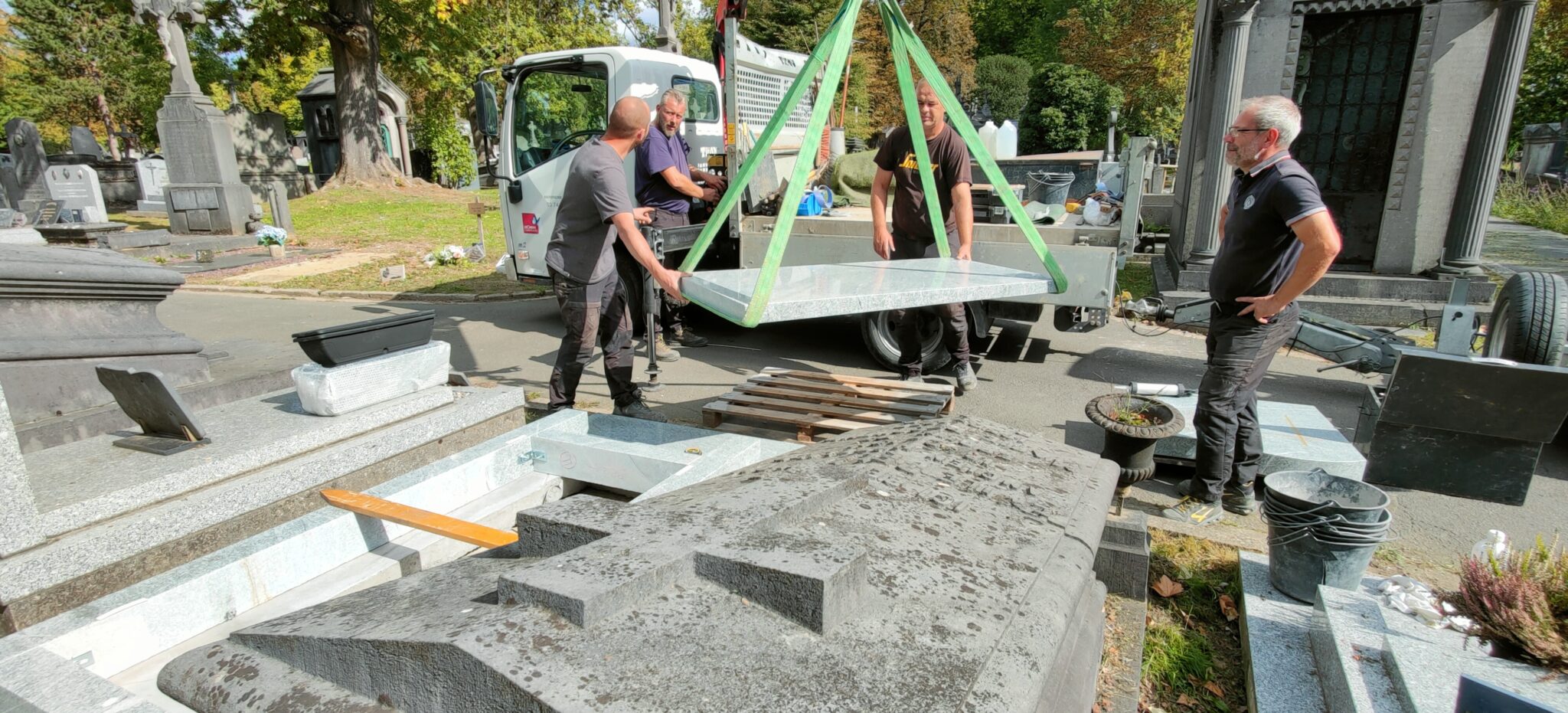 La pose et l'installation d'une pierre tombale GPG Granit