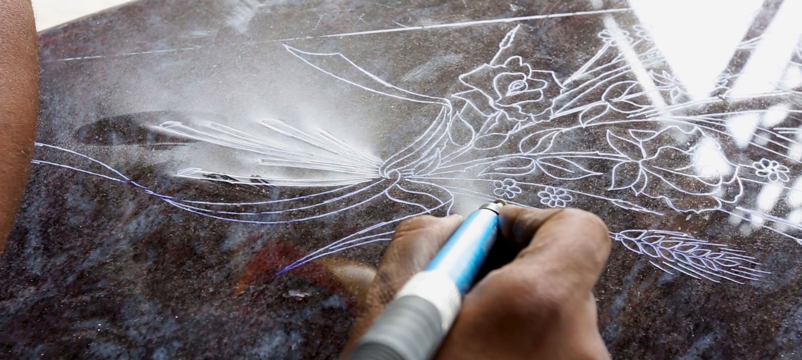 gravure sur pierre tombale granit