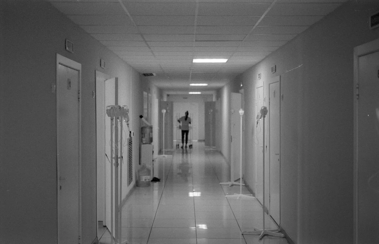 couloir hopital pour chambre mortuaire